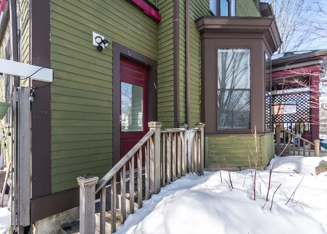 $3,400 | 31 Elm Street, Unit 1, Newton, MA 02465