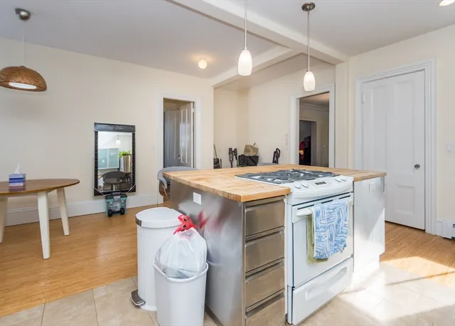 $3,400 | 31 Elm Street, Unit 1, Newton, MA 02465