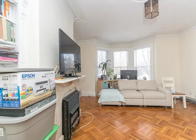 $3,400 | 31 Elm Street, Unit 1, Newton, MA 02465