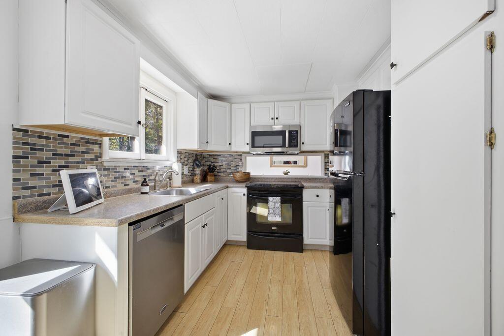 76 Johnson Road Falmouth, ME 04105 - Photo 4 of 31 5_76JohnsonRdFalmouth_001