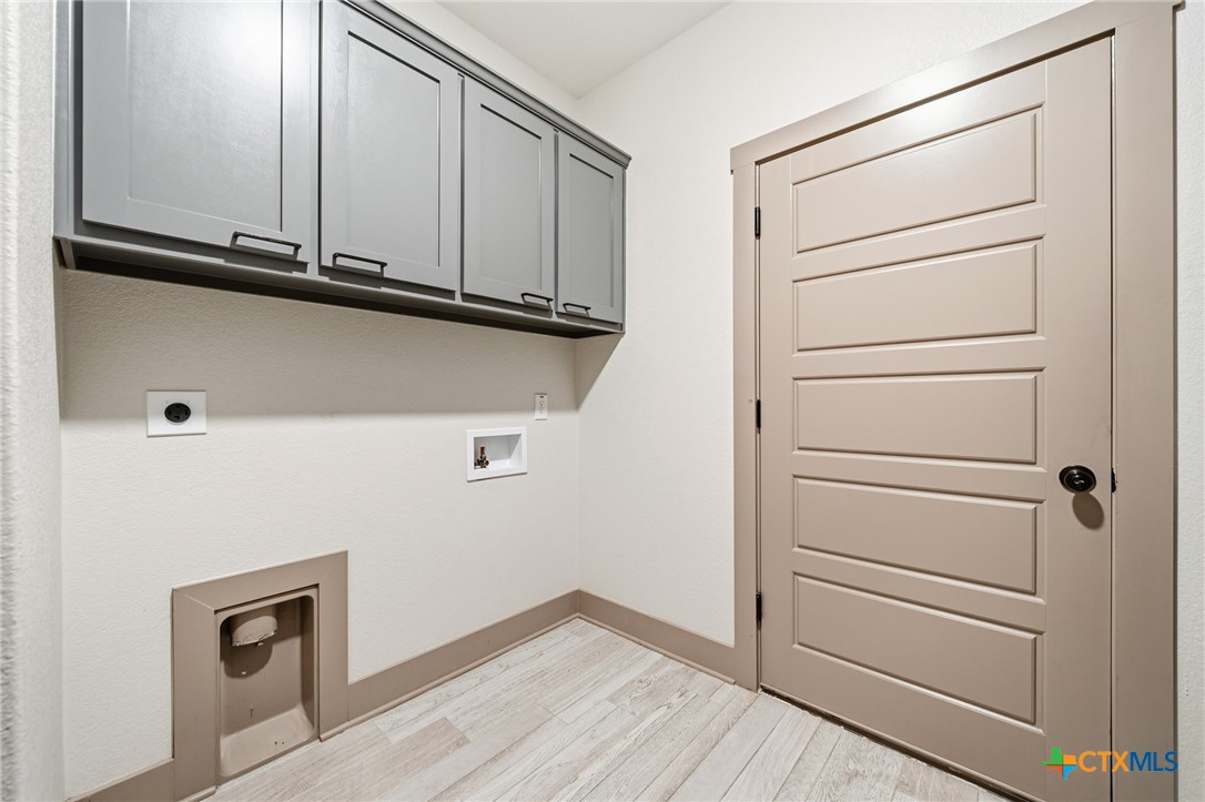 2892 Beulah Boulevard Belton, TX 76513 - Photo 29 of 47 a view of an empty walk in closet