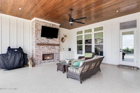 $935,000 | 307 Stony Trek Drive, Youngsville, LA 70592