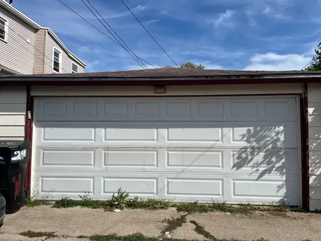 a view of a garage