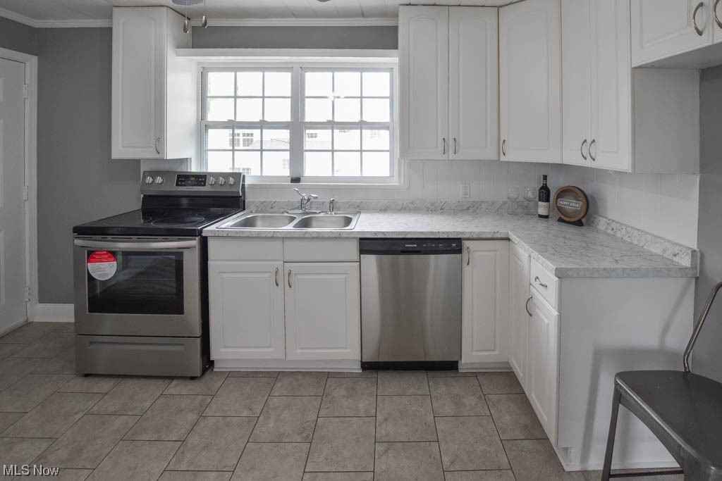 730 East Smith Road Medina, OH 44256 - Photo 6 of 22 Kitchen