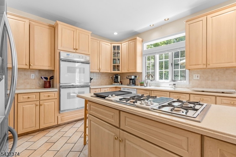 38 Canterbury Road Denville, NJ 07834 - Photo 16 of 36