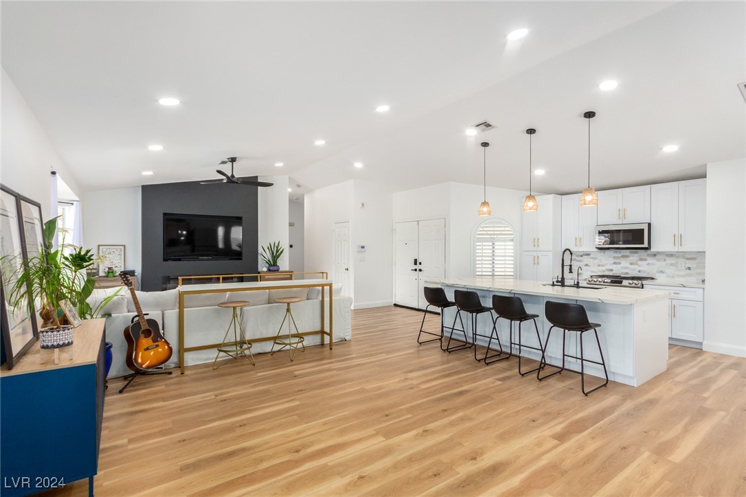 130 Weatherstone Drive Henderson, NV 89074 - Photo 15 of 34