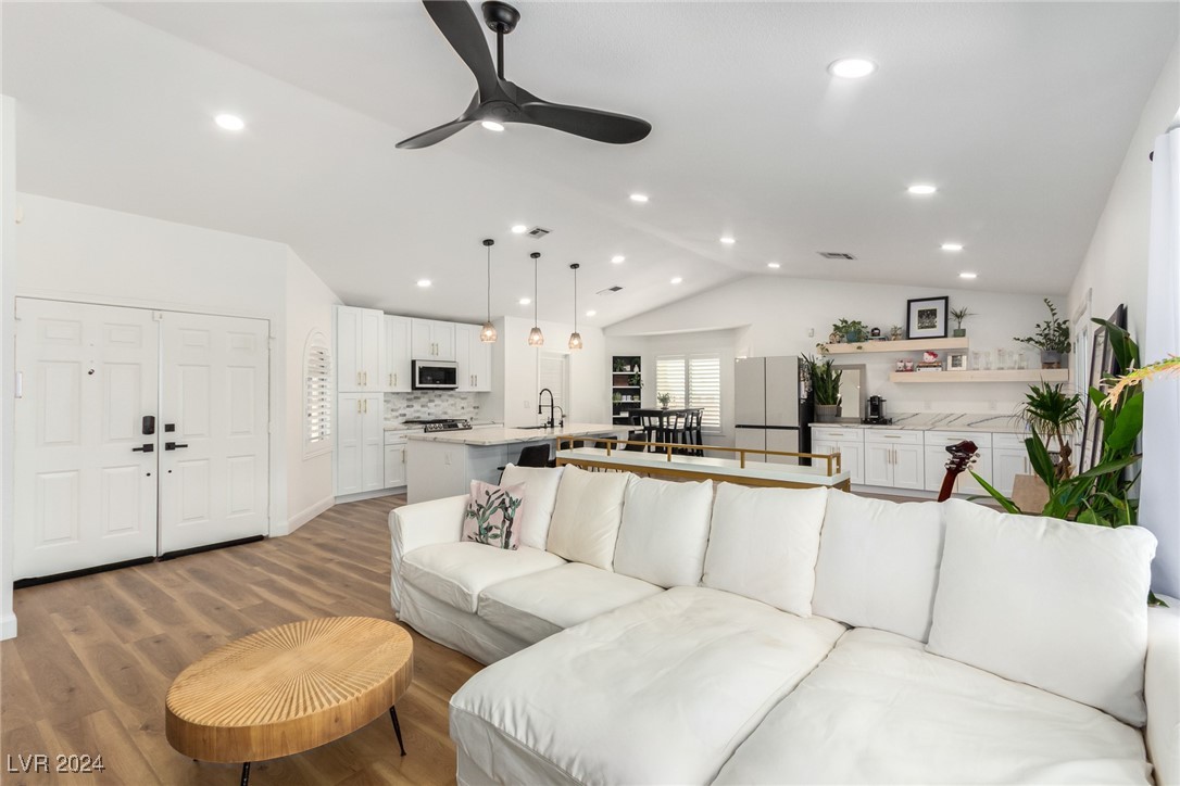 130 Weatherstone Drive Henderson, NV 89074 - Photo 8 of 34