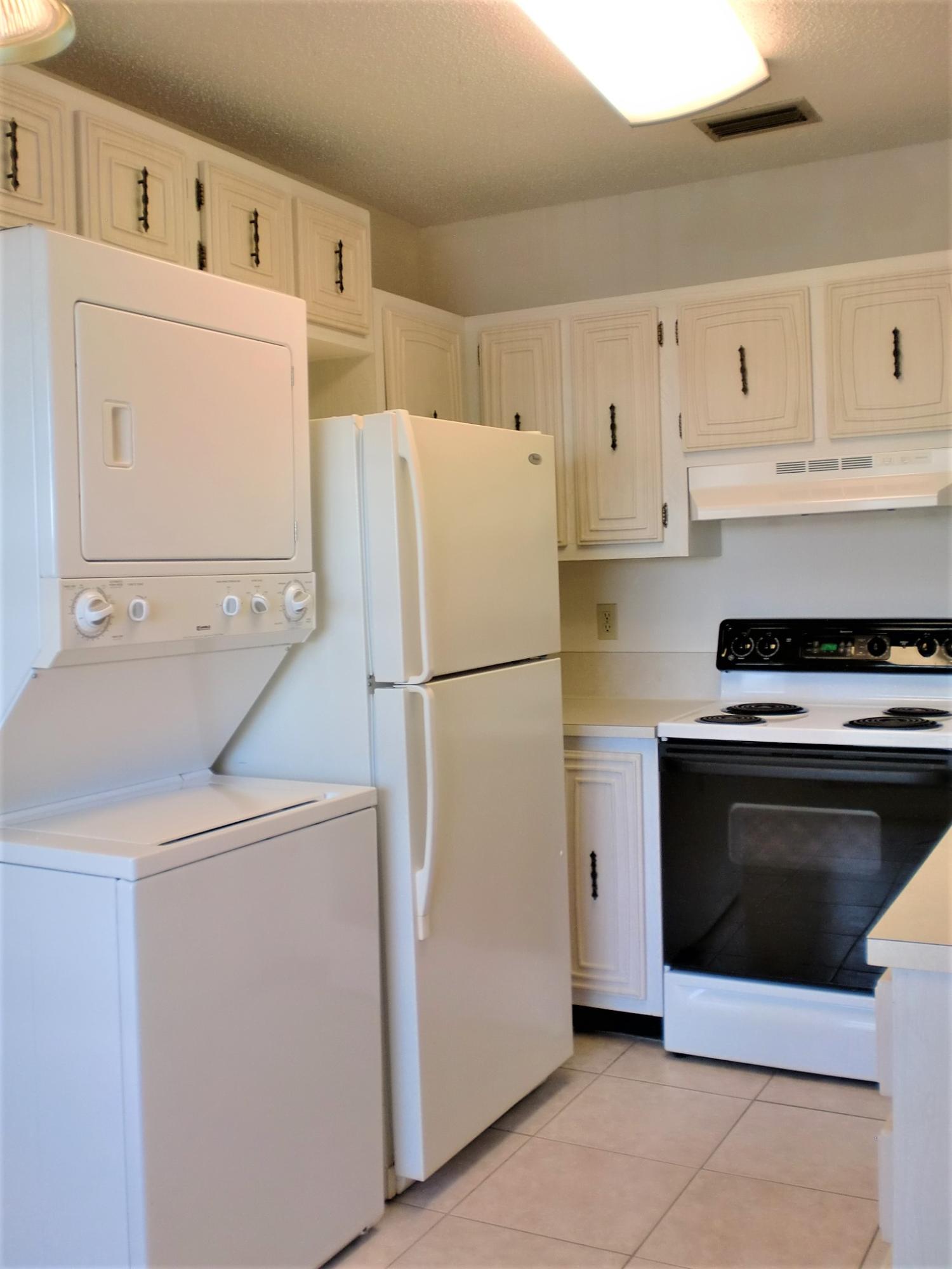 8732 Bella Vista Drive Boca Raton, FL 33433 - Photo 5 of 16 KITCHEN