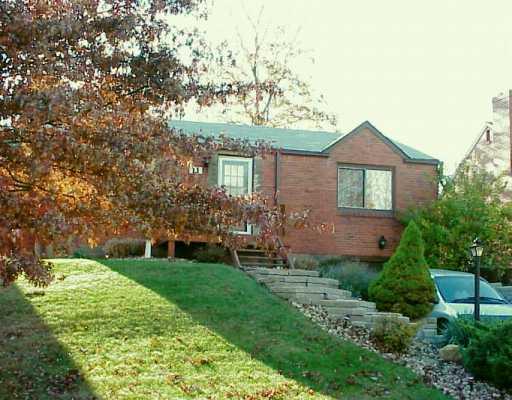 11 Robinhood Road Green Tree, PA 15220 - Photo 1 of 8 Gallery Image 1