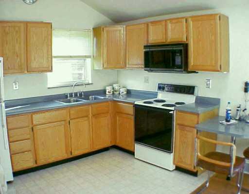11 Robinhood Road Green Tree, PA 15220 - Photo 3 of 8 Gallery Image 3