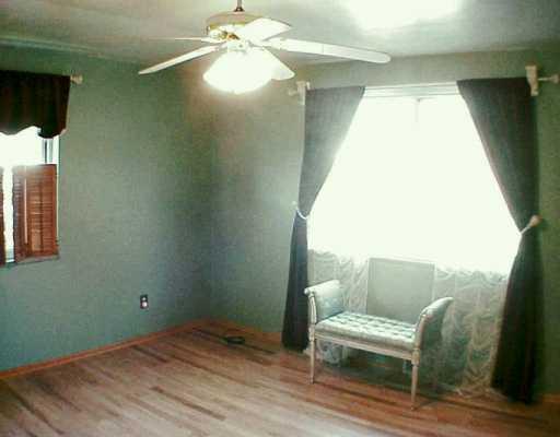 11 Robinhood Road Green Tree, PA 15220 - Photo 7 of 8 Gallery Image 7