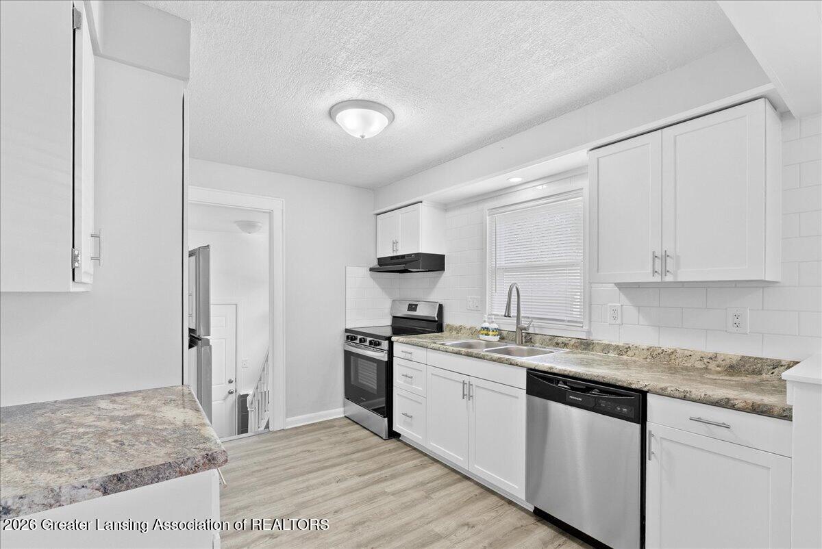 6041 Hilliard Road Lansing, MI 48911 - Photo 9 of 26 16-Media Jett - 07