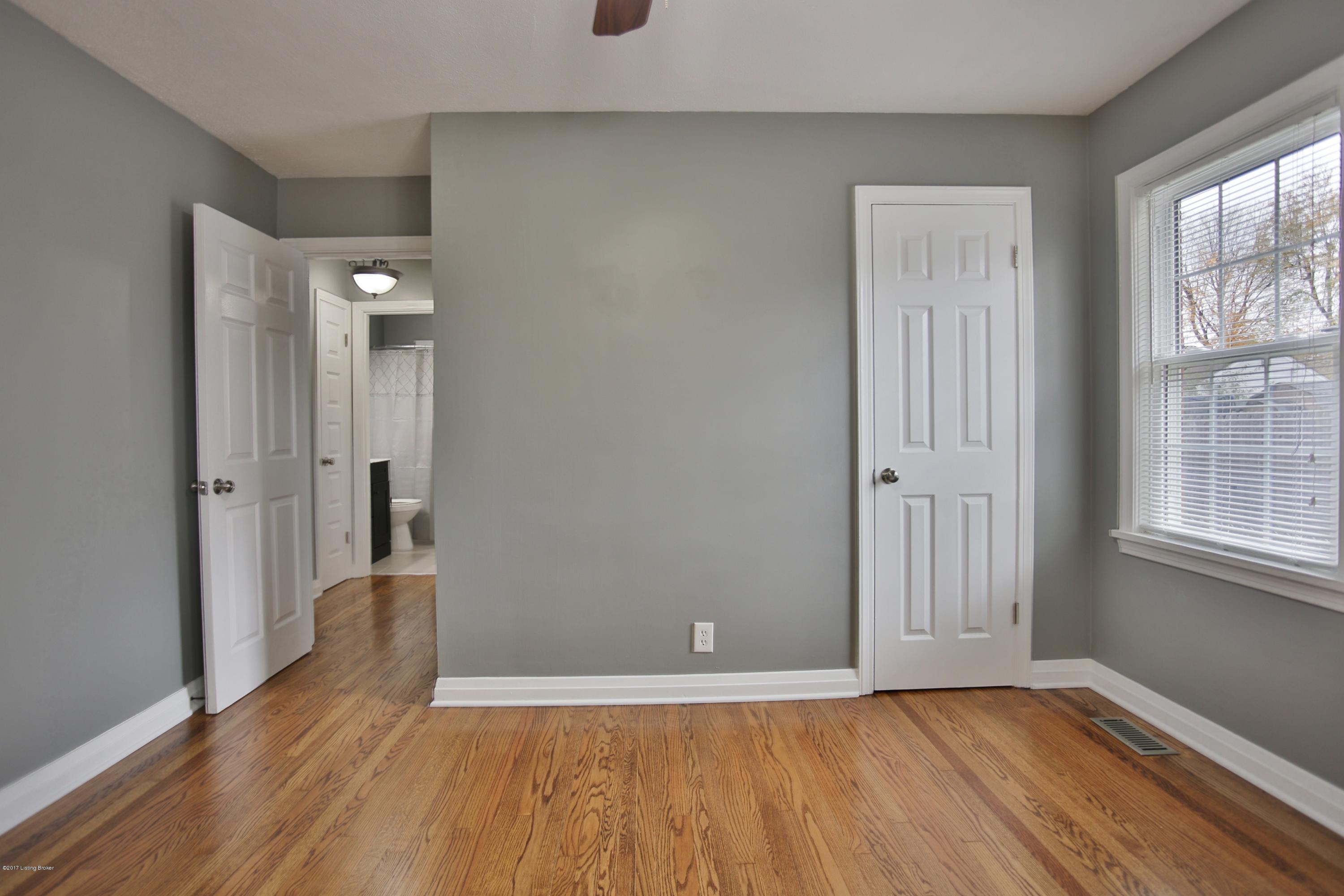 8275 Walker Road Louisville, KY 40258 - Photo 20 of 31 18