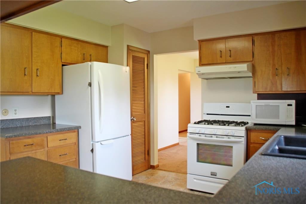 18610 Mercer Road Bowling Green, OH 43402 - Photo 9 of 32 Gallery Image 9