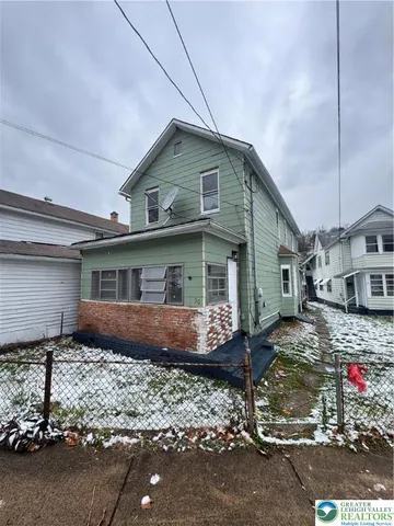 $1,250 | 30 Coal Street, Glen Lyon, PA 18617