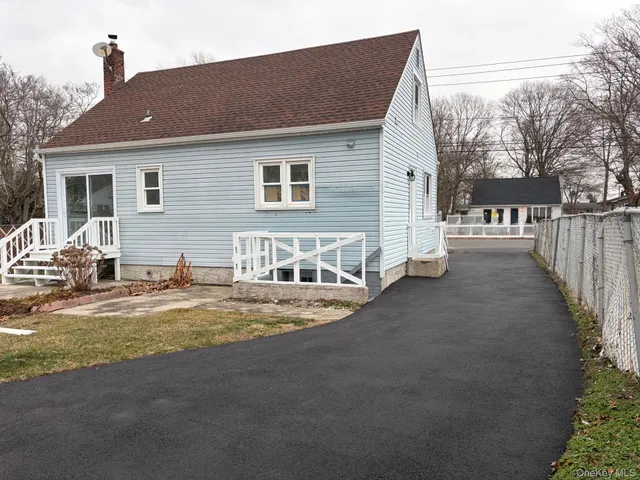 $559,999 | 182 Lexington Road, Shirley, NY 11967