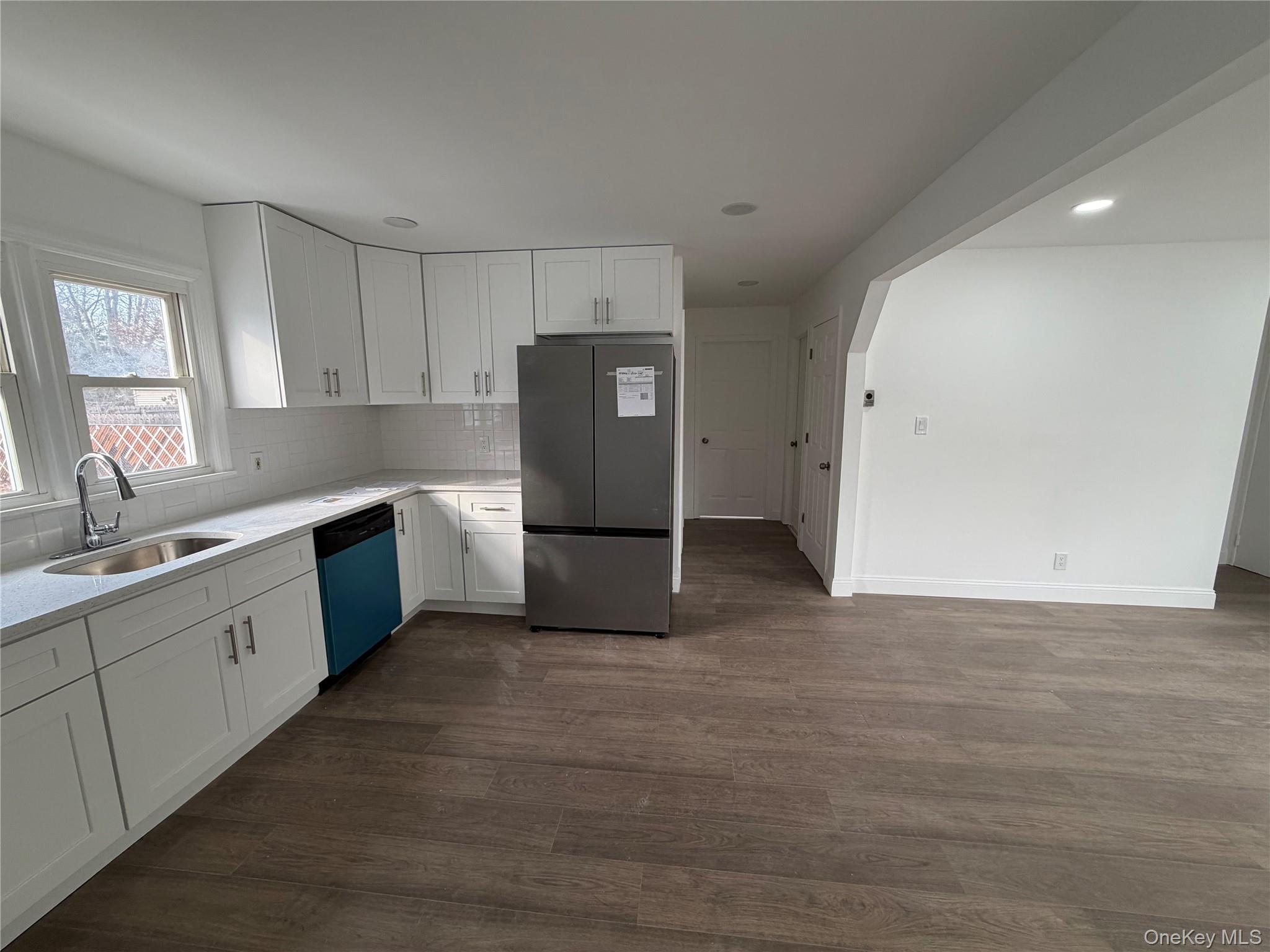 182 Lexington Road Shirley, NY 11967 - Photo 2 of 16