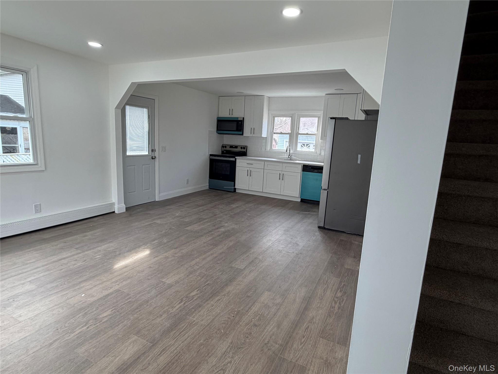 182 Lexington Road Shirley, NY 11967 - Photo 3 of 16