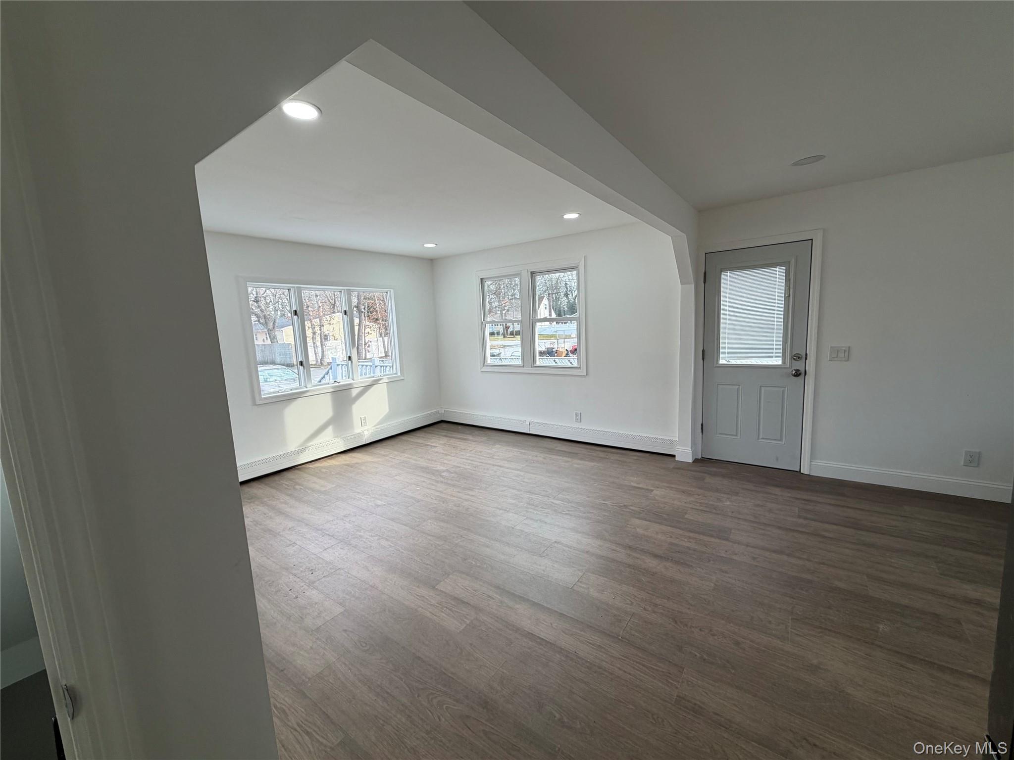 182 Lexington Road Shirley, NY 11967 - Photo 4 of 16