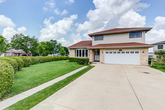 2174 Cimarron Way Addison, IL 60101 - Photo 2 of 19 a view of house with yard
