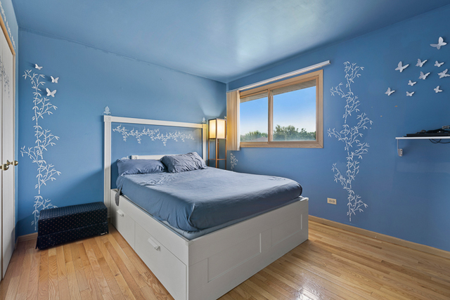 2174 Cimarron Way Addison, IL 60101 - Photo 15 of 19 a bedroom with a bed and window