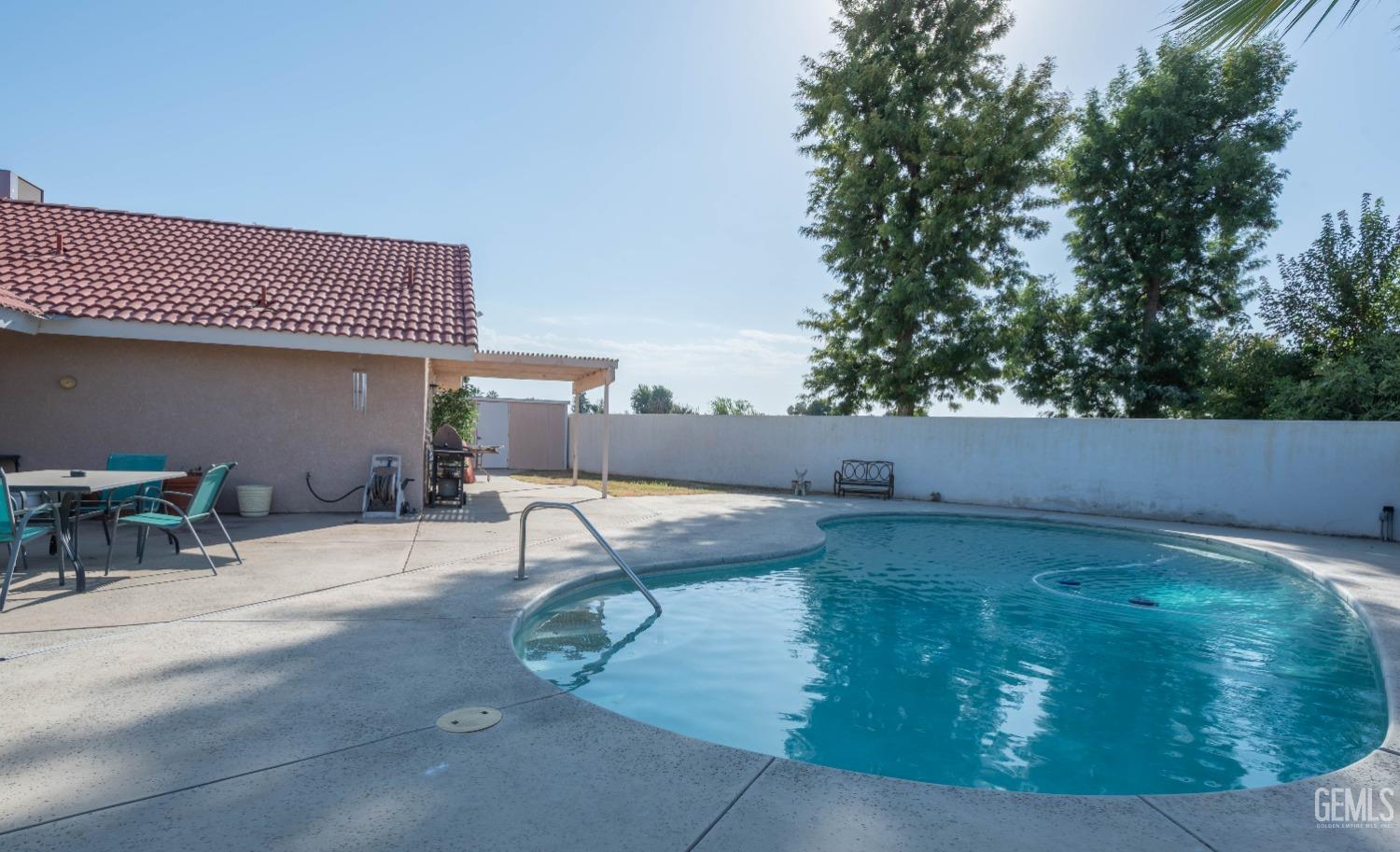 Undisclosed Address Bakersfield, CA 93314 - Photo 25 of 31 a view of a patio with table and chairs with wooden fence