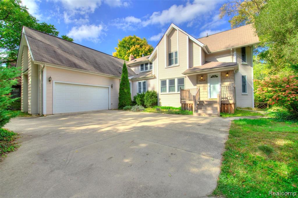 29214 Dresden Street Farmington Hills, MI 48336 - Photo 1 of 49