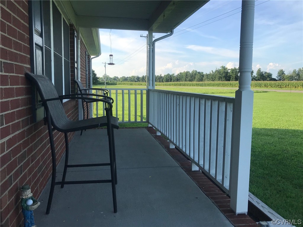 17052 Hunting Quarter Road Waverly, VA 23890 - Photo 9 of 48 Gallery Image 9