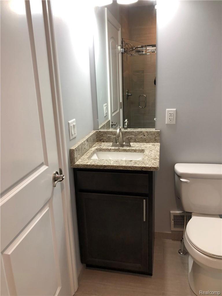 23700 Rockingham Street Southfield, MI 48033 - Photo 26 of 43 IMG_2949.JPG