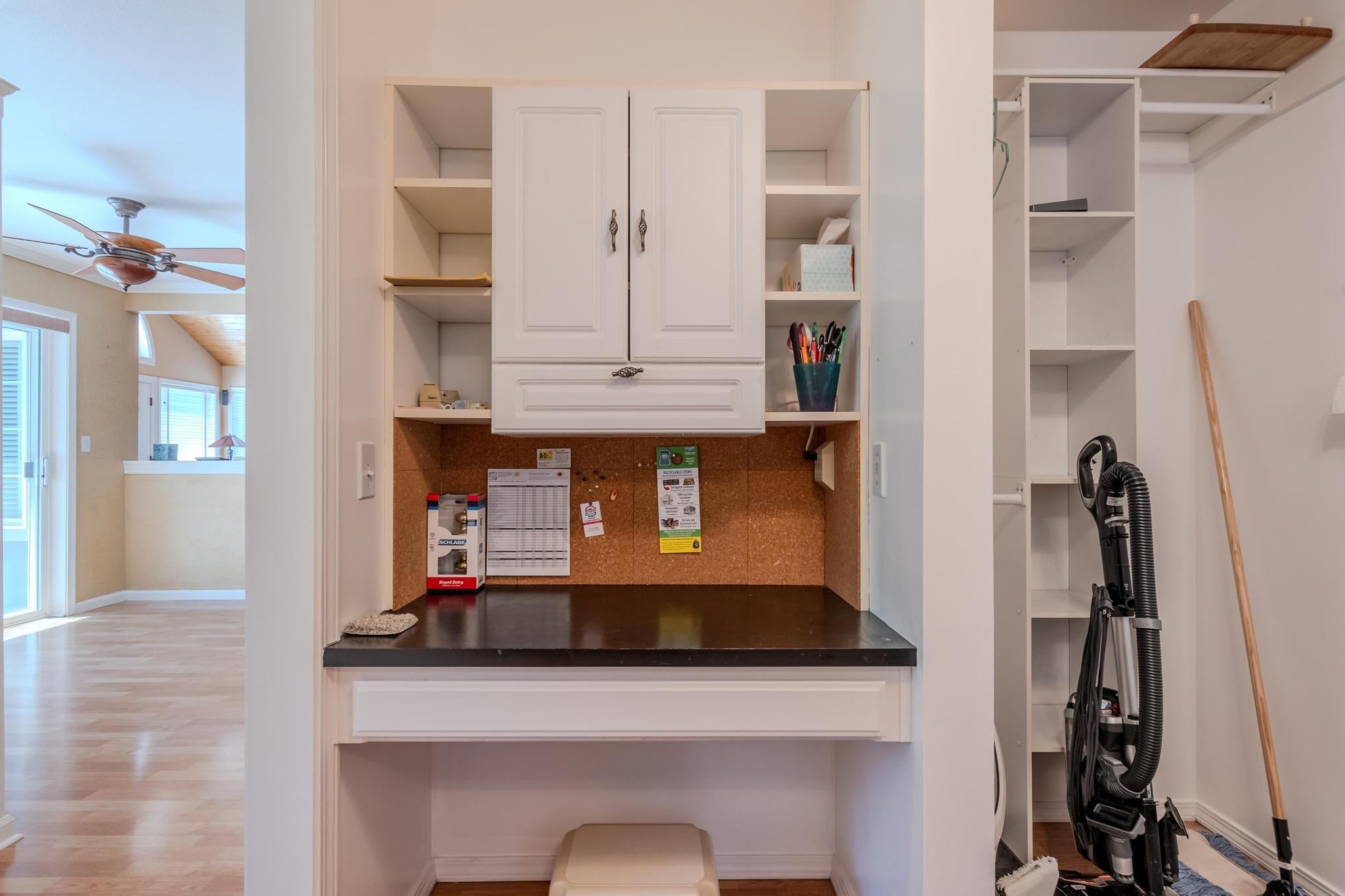 7888 Redthorne Road Rogue River, OR 97537 - Photo 18 of 48 Mudroom 2