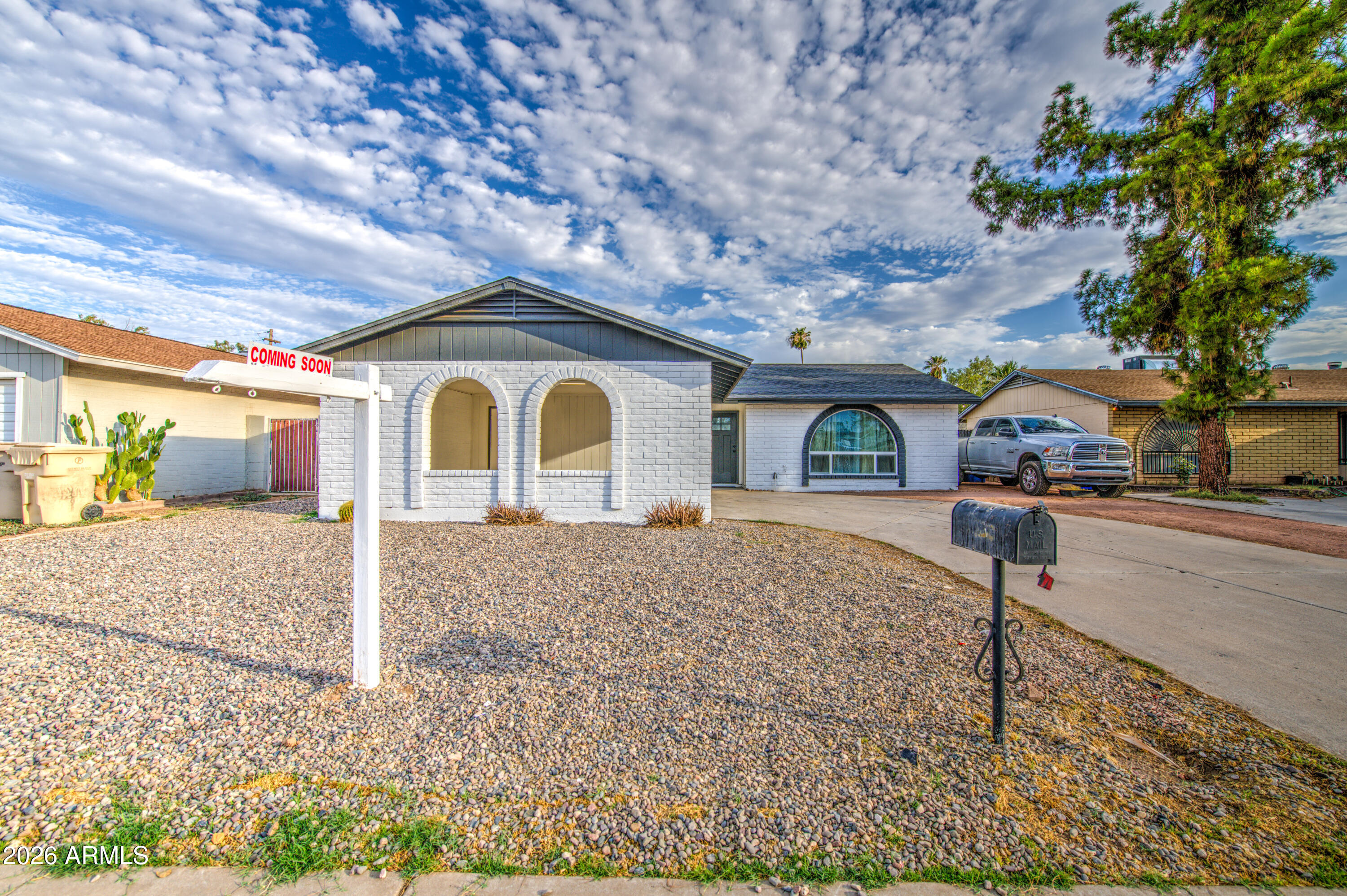 6427 West Lawrence Road Glendale, AZ 85301 - Photo 2 of 33