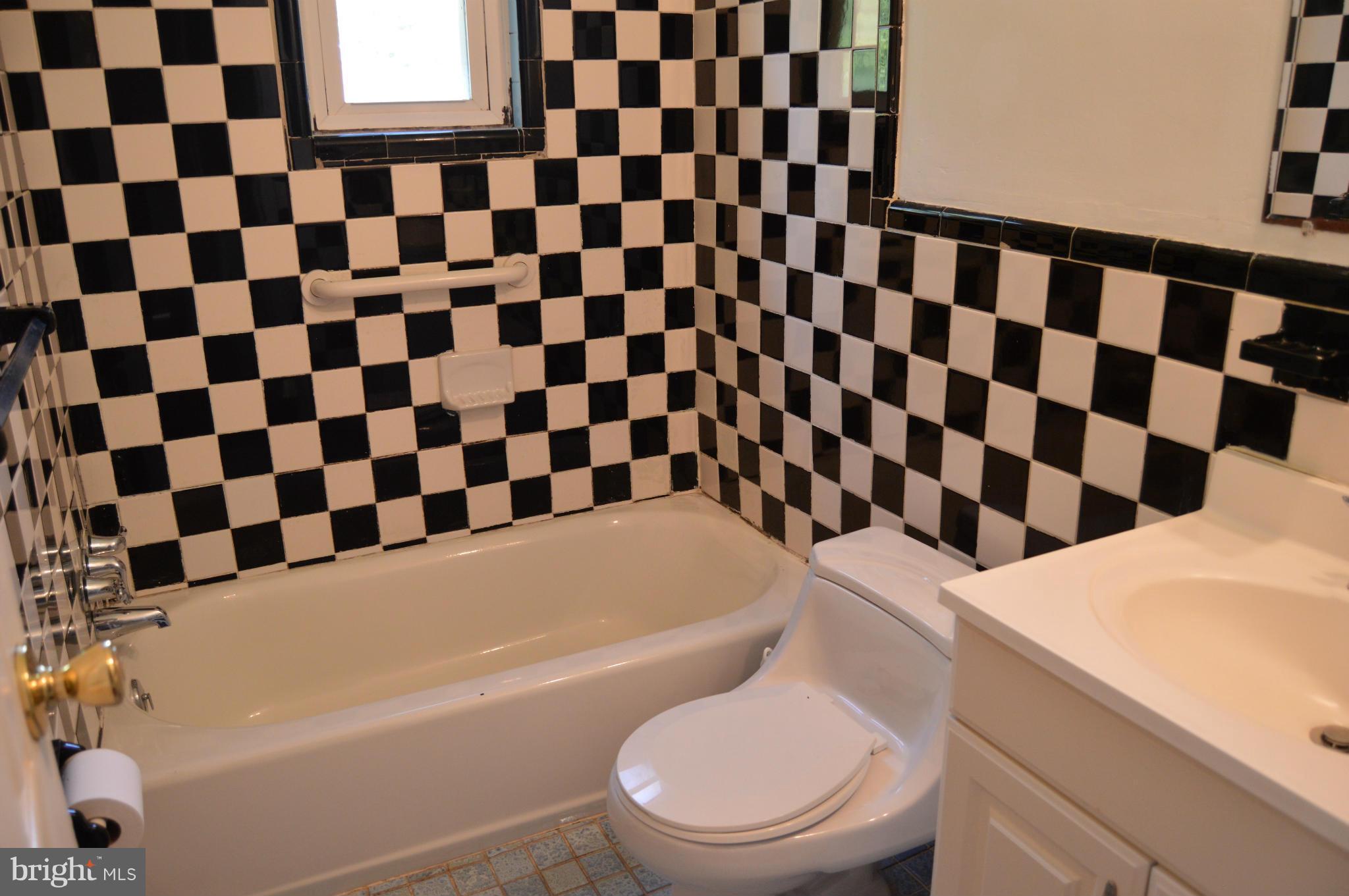 1028 Osage Street Silver Spring, MD 20903 - Photo 8 of 14 Bath