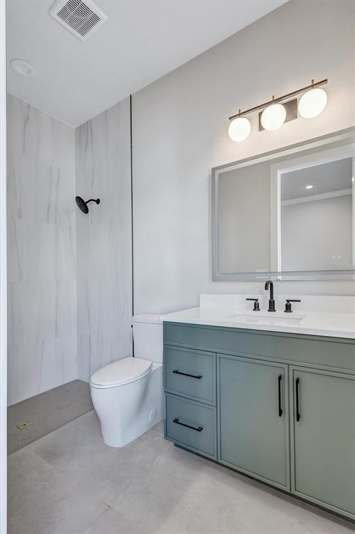 1613 148th Terrace East Parrish, FL 34219 - Photo 55 of 81 a spacious bathroom with a double vanity sink a mirror and a bathtub