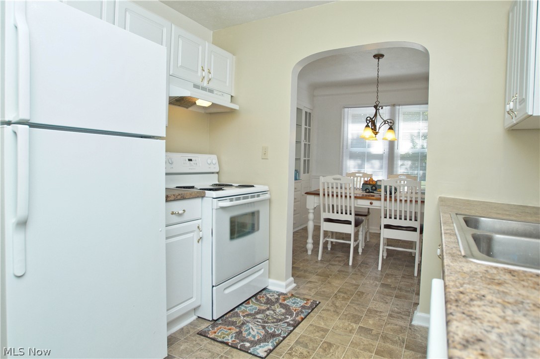 3607 Bainbridge Road Cleveland, OH 44118 - Photo 13 of 28