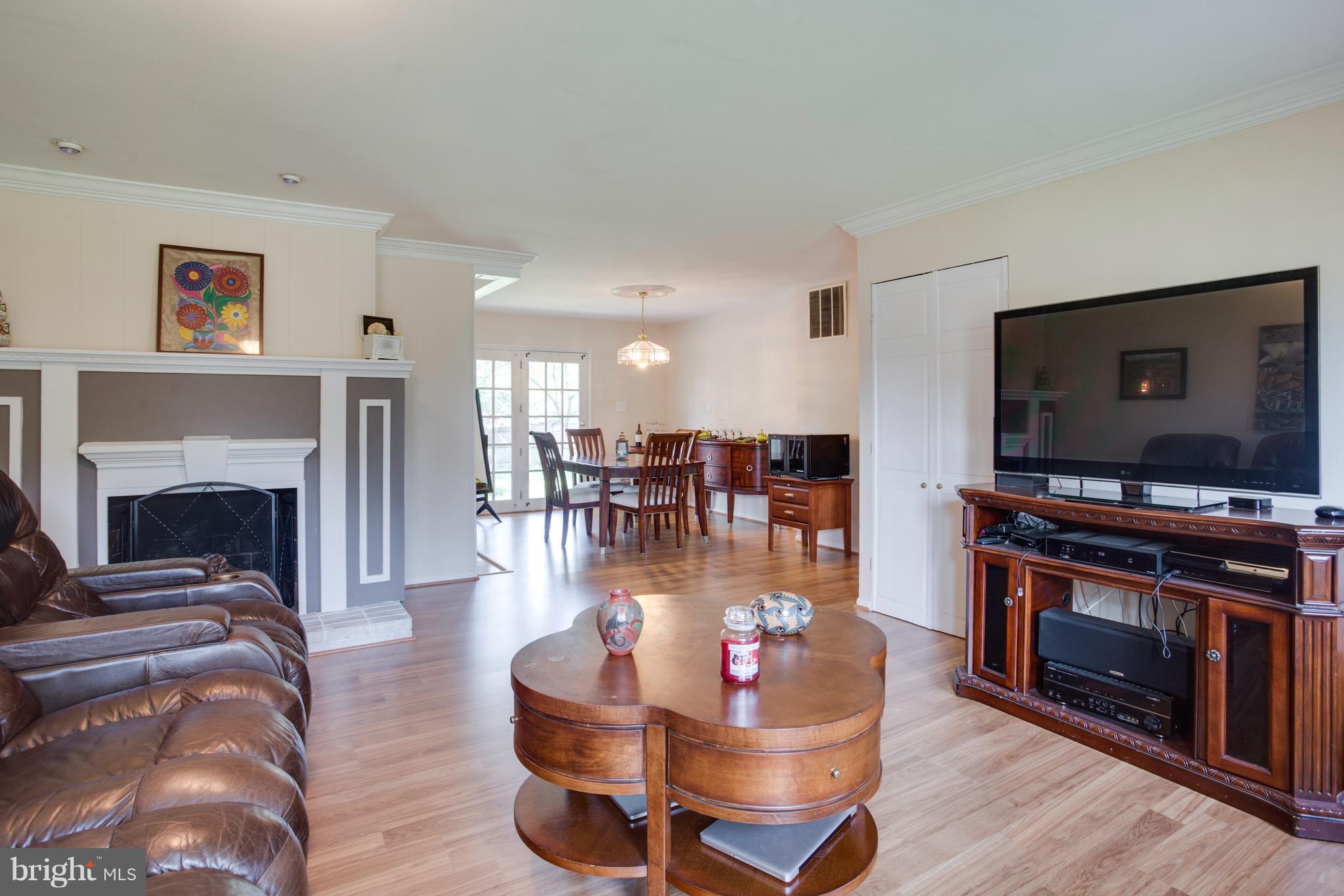 219 West Ash Road Sterling, VA 20164 - Photo 3 of 23 Living Room