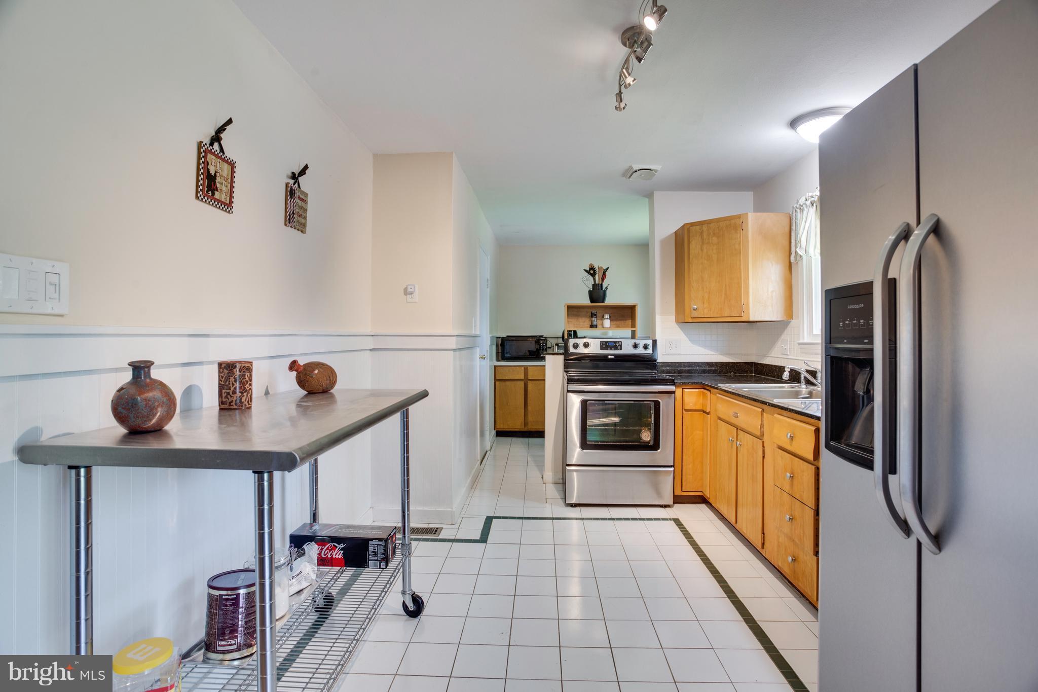 219 West Ash Road Sterling, VA 20164 - Photo 8 of 23 Kitchen