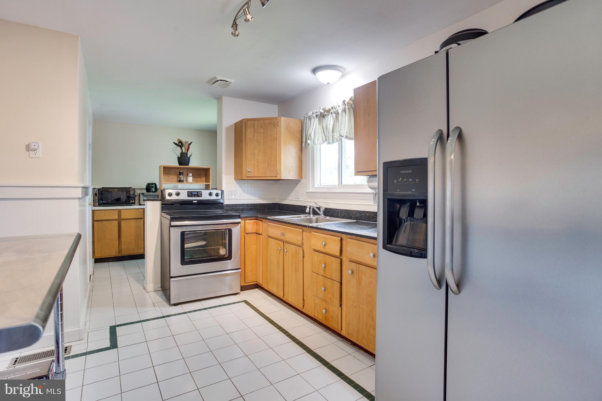 219 West Ash Road Sterling, VA 20164 - Photo 9 of 23 Kitchen