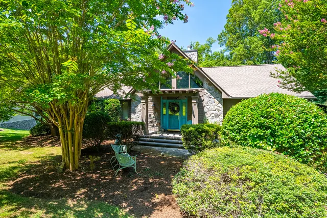 $675,000 | 40 Bay Front Road, Penhook, VA 24137