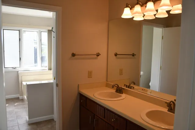 $675,000 | 40 Bay Front Road, Penhook, VA 24137