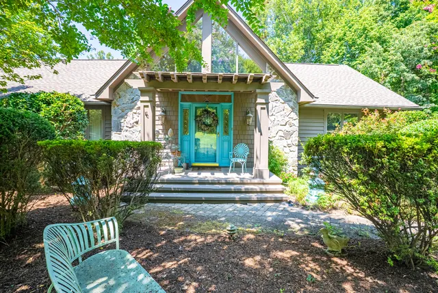 $675,000 | 40 Bay Front Road, Penhook, VA 24137