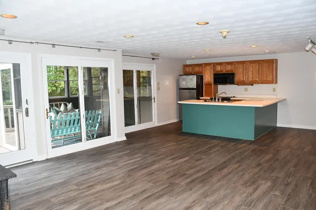 $675,000 | 40 Bay Front Road, Penhook, VA 24137