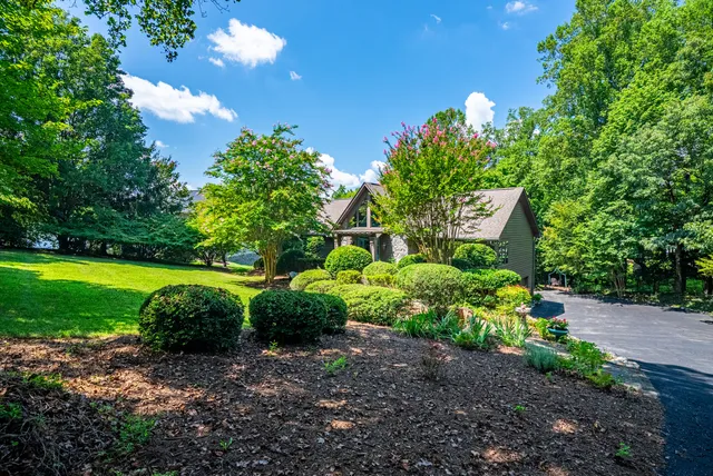 $675,000 | 40 Bay Front Road, Penhook, VA 24137