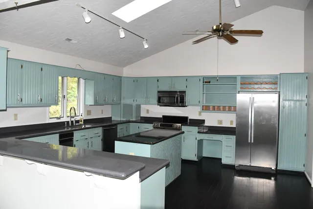 $675,000 | 40 Bay Front Road, Penhook, VA 24137