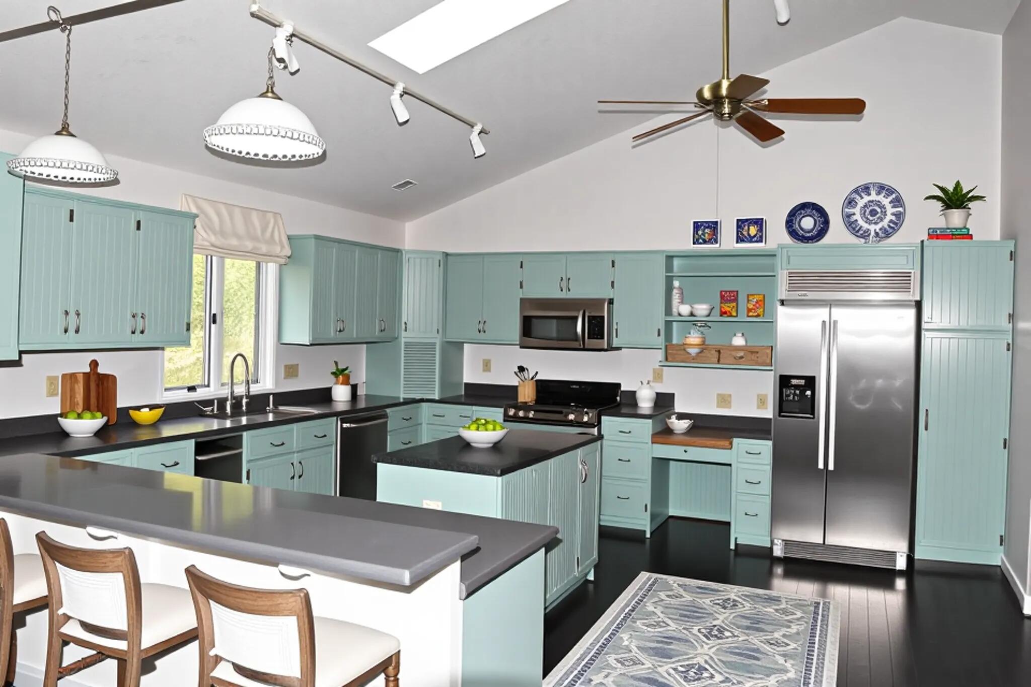 40 Bay Front Road Penhook, VA 24137 - Photo 10 of 34 Virtually Staged Kitchen