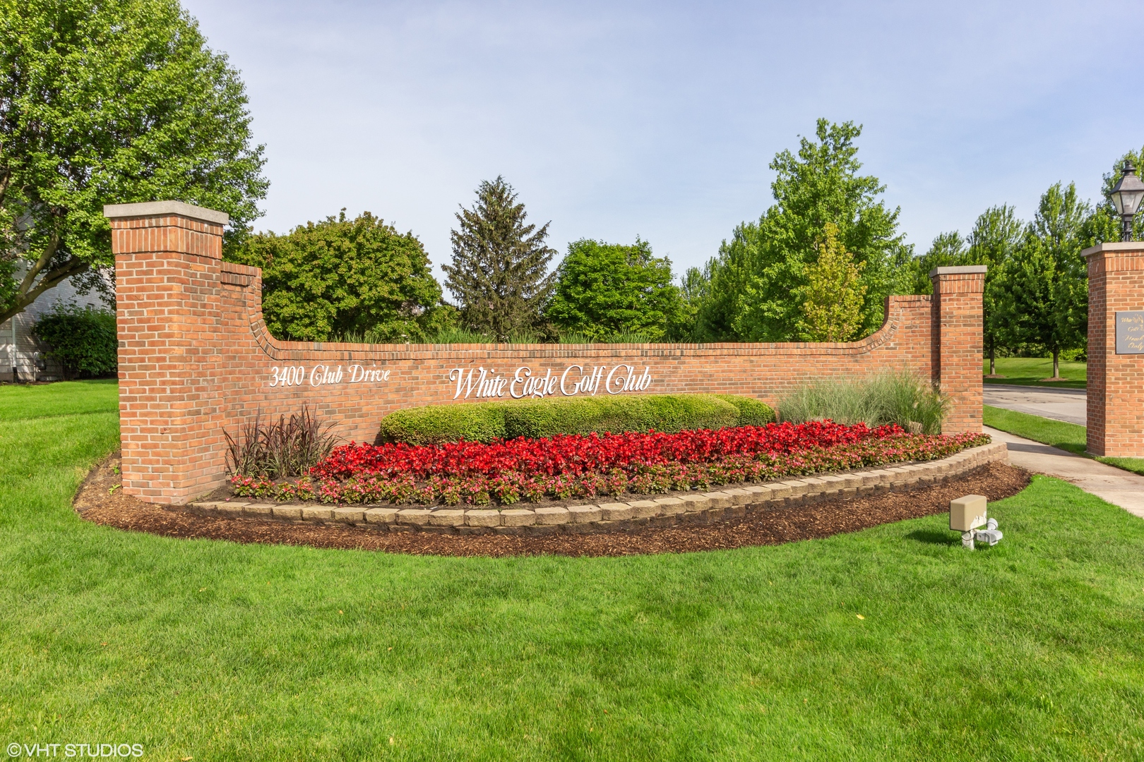 3651 White Eagle Drive Naperville, IL 60564 - Photo 44 of 47 a view of a flower in a yard