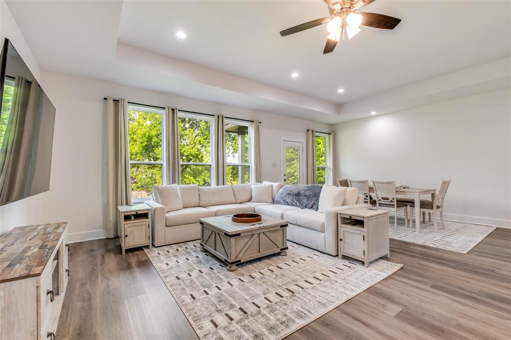 519 High Street Dallas, TX 75203 - Photo 2 of 13 a living room with furniture and a large window