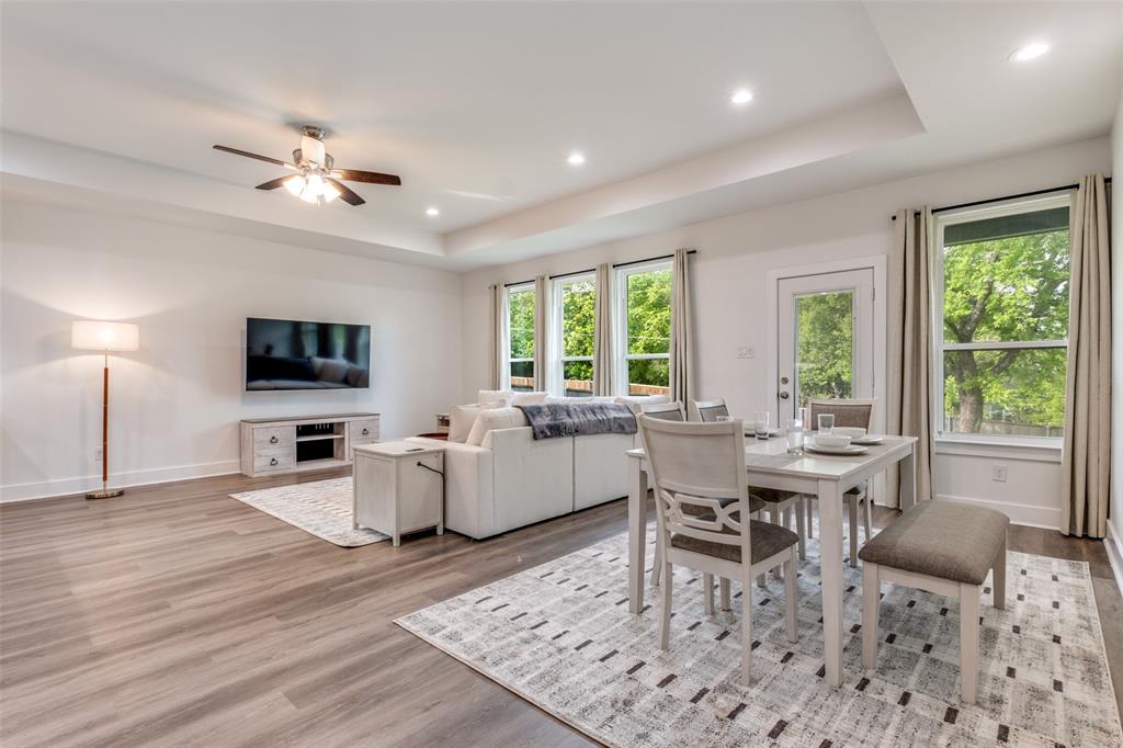 519 High Street Dallas, TX 75203 - Photo 3 of 13 a living room with furniture and a window