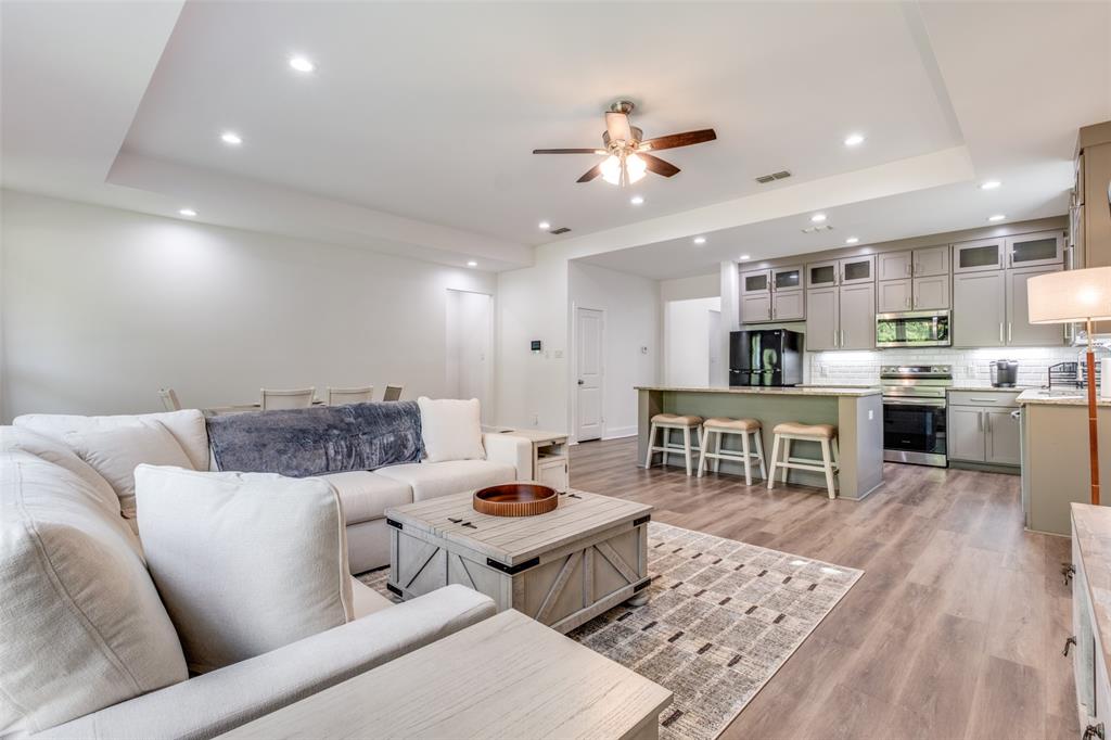 519 High Street Dallas, TX 75203 - Photo 4 of 13 a living room with lots of furniture and kitchen view