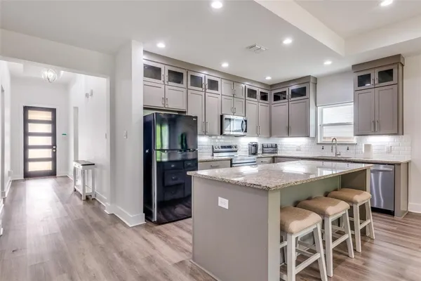 $6,000 | 519 High Street, Dallas, TX 75203