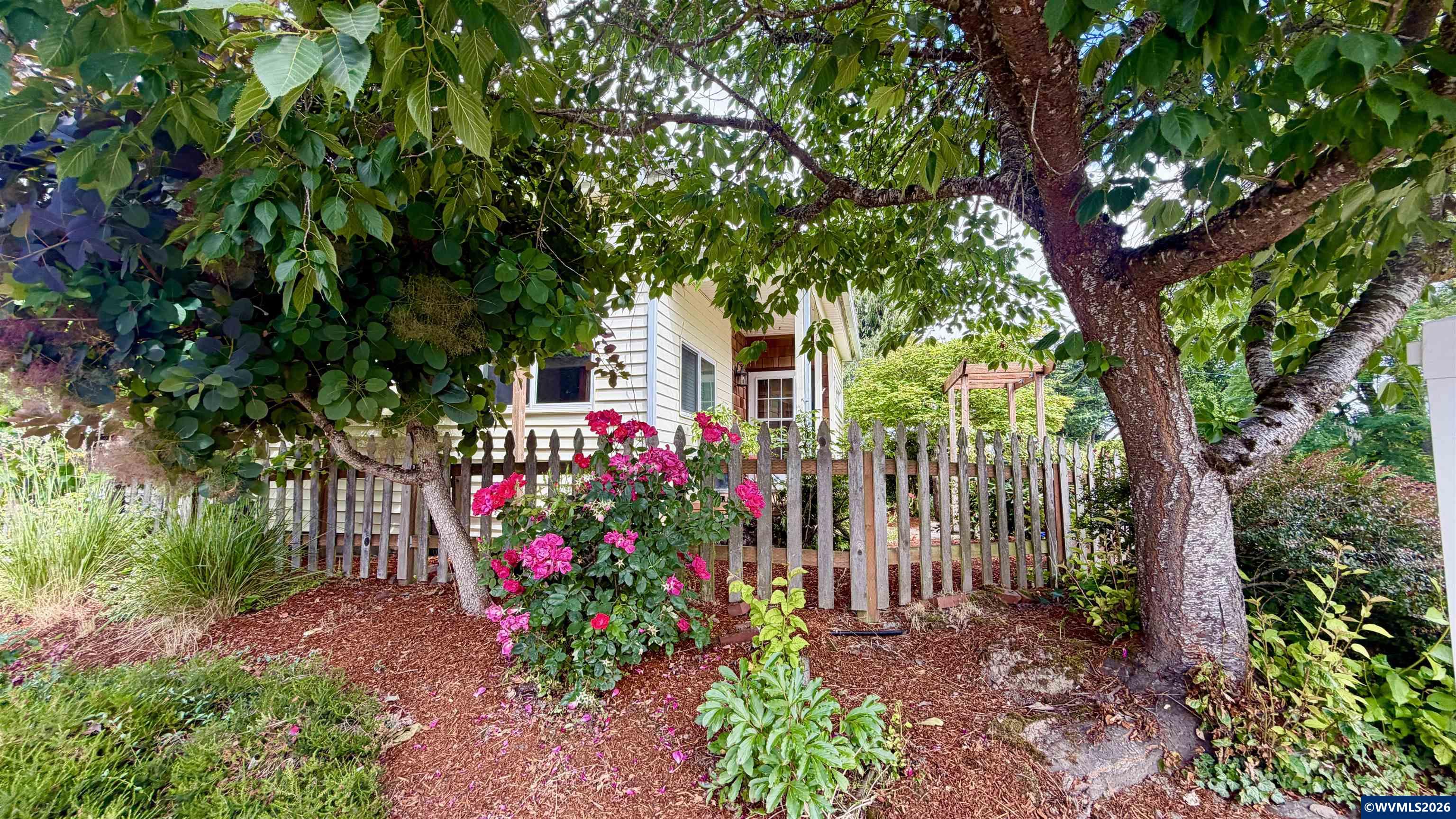 204 North 3rd Street Jefferson, OR 97352 - Photo 3 of 42